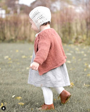 Charger l'image dans la galerie, Collants bébé en coton ajouré pointelle écru style bohème rétro vintage pour Les p'tites Merveilles de Bérénice style bohème rétro vintage pour Les p'tites Merveilles de Bérénice