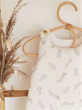 Charger l'image dans la galerie, Gigoteuse 0-3 mois "Ecureuils" gris et double gaze de coton BIO blanc cassé - Edition Limitée Fait Main en France | Les p'tites Merveilles de Bérénice