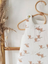Charger l'image dans la galerie, Gigoteuse 0-3 mois "Oies sauvages" en double gaze de coton BIO blanc cassé Fait Main en France | Les p'tites Merveilles de Bérénice