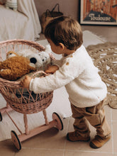 Charger l'image dans la galerie, Sweat ourson peluche bébé en fausse fourrure mouton sherpa écru et coton BIO écoresponsable fabriqué en France par Les p'tites Merveilles de Bérénice taille 24 mois porté par Robin 20 mois
