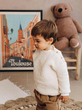 Charger l'image dans la galerie, Sweat ourson peluche bébé en fausse fourrure mouton sherpa écru et coton BIO écoresponsable fabriqué en France par Les p'tites Merveilles de Bérénice taille 24 mois porté par Robin 20 mois