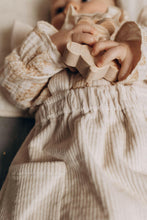 Charger l'image dans la galerie, Jupe à bretelles volantées "Anna" en velours côtelé écru