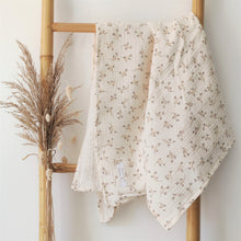 Charger l'image dans la galerie, Lange bébé en double gaze de coton Biologique écru "Eglantine" à fleurs Fait Main en France - Les p'tites Merveilles de Bérénice