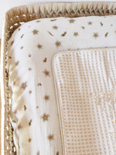 Charger l'image dans la galerie, Housse matelas à langer en double gaze de coton "Fleurs séchées" Made in France