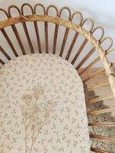 Charger l'image dans la galerie, Drap housse "Églantine" en double gaze de coton BIO pour matelas de berceau bébé en 40 x 80 cm ou 50 x 90 cm Fait Main en France