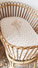 Charger l'image dans la galerie, Drap housse "Églantine" en double gaze de coton BIO pour matelas de berceau bébé en 40 x 80 cm ou 50 x 90 cm Fait Main en France