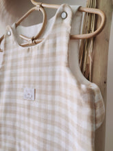 Charger l'image dans la galerie, Gigoteuse été 3-12 mois "Petits carreaux" beige et blanc en double gaze de coton BIO écoresponsable fabriquée en France - Les p'tites Merveilles de Bérénice