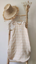Charger l'image dans la galerie, Gigoteuse été 3-12 mois "Petits carreaux" beige et blanc en double gaze de coton BIO écoresponsable fabriquée en France - Les p'tites Merveilles de Bérénice