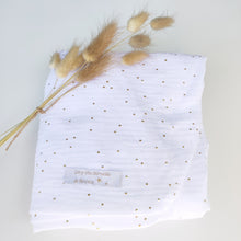 Charger l'image dans la galerie, Drap housse en double gaze de coton blanc à pois dorés pour lit bébé 60 x120 cm ou 70 x 140 cm fabriqué en France - Les p'tites Merveilles de Bérénice