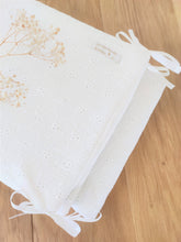 Charger l'image dans la galerie, Tour de lit bébé blanc broderie anglaise en double gaze de coton Fabriqué en France par Les p'tites Merveilles de Bérénice