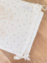 Charger l'image dans la galerie, Tour de lit bébé en double gaze de coton Biologique "Augustin" écru à feuilles | Fabriqué en France par Les p'tites Merveilles de Bérénice