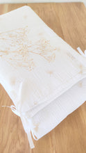 Charger l'image dans la galerie, Tour de lit bébé en double gaze de coton blanc feuilles beiges brodées Fabriqué en France - Les p'tites Merveilles de Bérénice