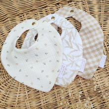 Charger l'image dans la galerie, Lot de 3 bavoirs bandanas coton Bio tons beiges fabriqués en France