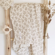 Charger l'image dans la galerie, Lange bébé en double gaze de coton Biologique écru "Louison" à fleurs Fabriqué en France - Les p'tites Merveilles de Bérénice