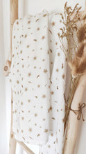 Charger l'image dans la galerie, Grand lange "Fleurs des îles" marron et blanc en double gaze de coton 100 x 100 cm fabriqué en France - Les p'tites Merveilles de Bérénice