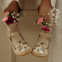 Charger l'image dans la galerie, Chaussettes courtes bébé avec dentelle sur bordure couleur lin style bohème rétro vintage pour Les p'tites Merveilles de Bérénice