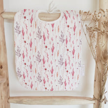 Charger l'image dans la galerie, Grand bavoir bébé fleurs bohèmes en double gaze et nid d'abeille de coton BIO durable et écoresponsable fabriqué en France par Les p'tites Merveilles de Bérénice