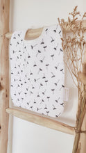 Charger l'image dans la galerie, Grand bavoir bébé Pissenlits noir et blanc en double gaze et nid d'abeille de coton BIO durable et écoresponsable fabriqué en France par Les p'tites Merveilles de Bérénice