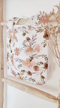 Charger l'image dans la galerie, Grand bavoir bébé Pivoines en double gaze et nid d'abeille de coton BIO durable et écoresponsable fabriqué en France par Les p'tites Merveilles de Bérénice