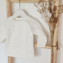 Charger l'image dans la galerie, Brassière bébé fille mixte naissance ajourée pointelle écru durable et écoresponsable tricotée en France pour Les p'tites Merveilles de Bérénice