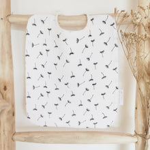 Charger l'image dans la galerie, Grand bavoir bébé Pissenlits noir et blanc en double gaze et nid d'abeille de coton BIO durable et écoresponsable fabriqué en France par Les p'tites Merveilles de Bérénice