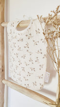 Charger l'image dans la galerie, Grand bavoir bébé Églantine feuillages bohèmes beige, marron et écru en double gaze et nid d'abeille de coton BIO durable et écoresponsable fabriqué en France par Les p'tites Merveilles de Bérénice
