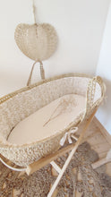 Charger l'image dans la galerie, Couffin bébé avec pieds / support + habillage en double gaze de coton BIO "Branchages" beiges et blanc cassé écoresponsable et durable fabriqué en France par Les p'tites Merveilles de Bérénice
