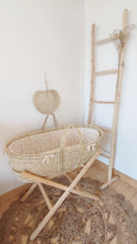 Charger l'image dans la galerie, Tour de couffin "Branchages" en double gaze de coton BIO beige et blanc cassé écoresponsable et durable fabriqué en France par Les p'tites Merveilles de Bérénice