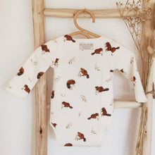 Charger l'image dans la galerie, Body bébé "Sacha" à manches longues et col pressionné en jersey de coton soyeux écru Castors fabriqué en France par Les p'tites Merveilles de Bérénice