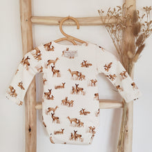 Charger l'image dans la galerie, Body bébé "Sacha" manches longues et col pressionné en jersey de coton soyeux écru Biches durable et écoresponsable fabriqué en France par Les p'tites Merveilles de Bérénice