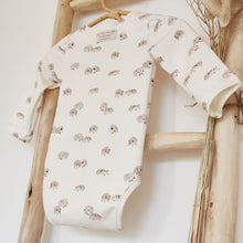 Charger l'image dans la galerie, Body bébé "Sacha" manches longues et col pressionné en jersey de coton soyeux écru Hérissons durable et écoresponsable fabriqué en France par Les p'tites Merveilles de Bérénice
