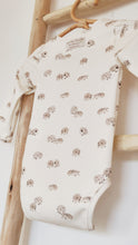 Charger l'image dans la galerie, Body bébé "Sacha" manches longues et col pressionné en jersey de coton soyeux écru Hérissons durable et écoresponsable fabriqué en France par Les p'tites Merveilles de Bérénice
