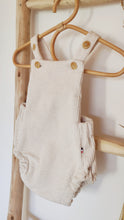 Charger l'image dans la galerie, Salopette bloomer bébé "Eden" évolutive en velours côtelé écru milk fabriquée en France par Les p'tites Merveilles de Bérénice