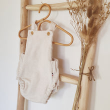 Charger l'image dans la galerie, Salopette bloomer bébé "Eden" évolutive en velours côtelé écru milk fabriquée en France par Les p'tites Merveilles de Bérénice