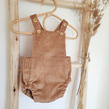 Charger l'image dans la galerie, Salopette bloomer bébé "Eden" évolutive en velours côtelé marron noisette fabriquée en France par Les p'tites Merveilles de Bérénice