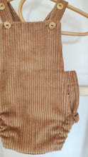 Charger l'image dans la galerie, Salopette bloomer bébé "Eden" évolutive en velours côtelé marron noisette fabriquée en France par Les p'tites Merveilles de Bérénice