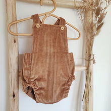 Charger l'image dans la galerie, Salopette bloomer bébé "Eden" évolutive en velours côtelé marron noisette fabriquée en France par Les p'tites Merveilles de Bérénice