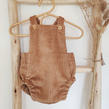 Charger l'image dans la galerie, Salopette bloomer bébé "Eden" évolutive en velours côtelé marron noisette fabriquée en France par Les p'tites Merveilles de Bérénice