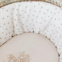 Charger l'image dans la galerie, Détails imprimé Tour de couffin "Augustin" en double gaze de coton BIO écru fabriqué en France par Les p'tites Merveilles de Bérénice