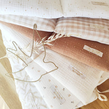 Charger l'image dans la galerie, Assortiment de ranges doudou / tétine en double gaze de coton BIO par Les p'tites Merveilles de Bérénice