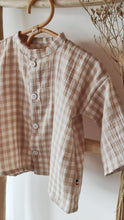 Charger l'image dans la galerie, Chemise bébé garçon Matisse en double gaze de coton vichy beige et blanc écoresponsable fabriquée en France par Les p'tites Merveilles de Bérénice