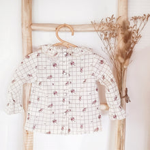 Charger l'image dans la galerie, Blouse bébé fille Flora en coton Biologique silkyne écru à carreaux et roses anciennes durable et écoresponsable fabriquée en France par Les p'tites Merveilles de Bérénice