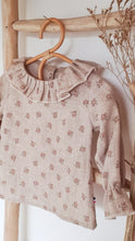 Charger l'image dans la galerie, Blouse bébé fille Flora en double gaze de coton lin beige à fleurs corail durable et écoresponsable fabriquée en France par Les p'tites Merveilles de Bérénice