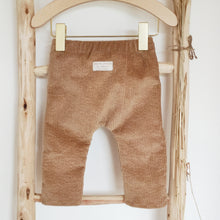 Charger l'image dans la galerie, Pantalon bébé "Mahé" en velours côtelé praliné durable et écoresponsable fabriqué en France par Les p'tites Merveilles de Bérénice