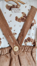 Charger l'image dans la galerie, Salopette en velours côtelé marron noisette pour bébé / enfant Sam bohème rétro farmer et body bébé Croissants et pépites de chocolat écoresponsable et durable fabriquée en France par Les p'tites Merveilles de Bérénice