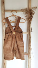 Charger l'image dans la galerie, Salopette en velours côtelé marron noisette pour bébé / enfant Sam bohème rétro farmer écoresponsable et durable fabriquée en France par Les p'tites Merveilles de Bérénice
