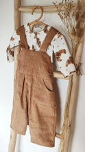 Charger l'image dans la galerie, Salopette en velours côtelé marron noisette pour bébé / enfant Sam bohème rétro farmer et body bébé Croissants et pépites de chocolat écoresponsable et durable fabriquée en France par Les p'tites Merveilles de Bérénice