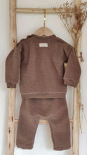 Charger l'image dans la galerie, Pantalon bébé cocooning ourson Naël en fausse fourrure mouton sherpa chocolat écoresponsable et durable fabriqué en France par Les p'tites Merveilles de Bérénice