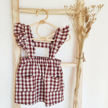 Charger l'image dans la galerie, Jupe à bretelles volantées "Anna" en double gaze de coton vichy bordeaux et blanc durable et écoresponsable fabriquée en France par Les p'tites Merveilles de Bérénice