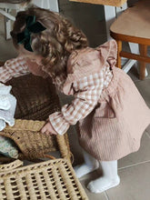 Charger l'image dans la galerie, Chaussettes hautes bébé en coton ajouré pointelle écru style bohème rétro vintage pour Les p'tites Merveilles de Bérénice style bohème rétro vintage pour Les p'tites Merveilles de Bérénice